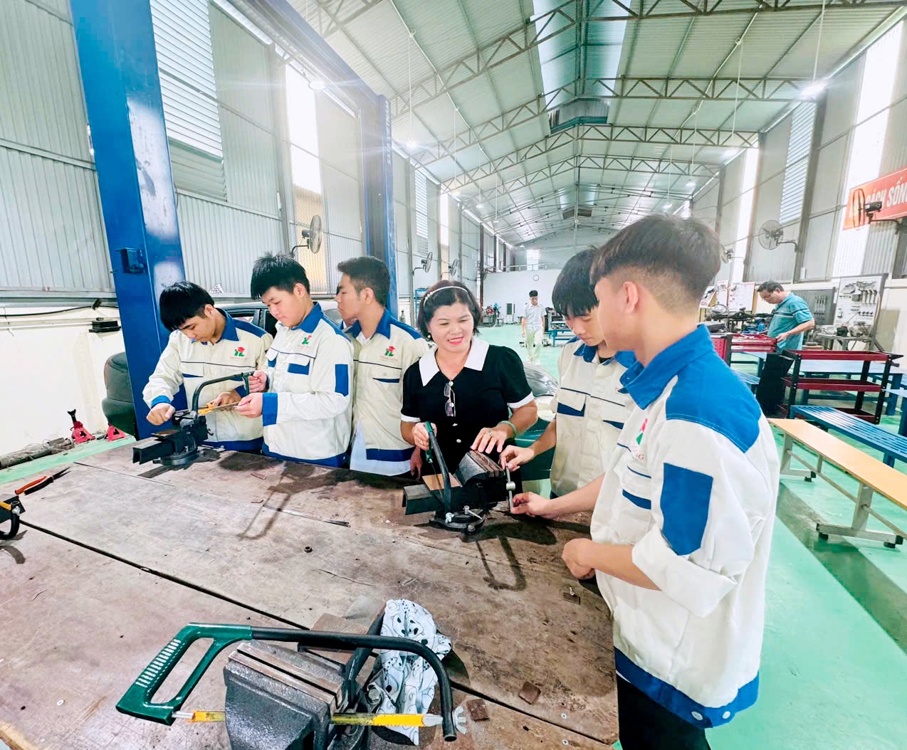 ng&agrave;nh c&ocirc;ng nghệ &ocirc; t&ocirc;